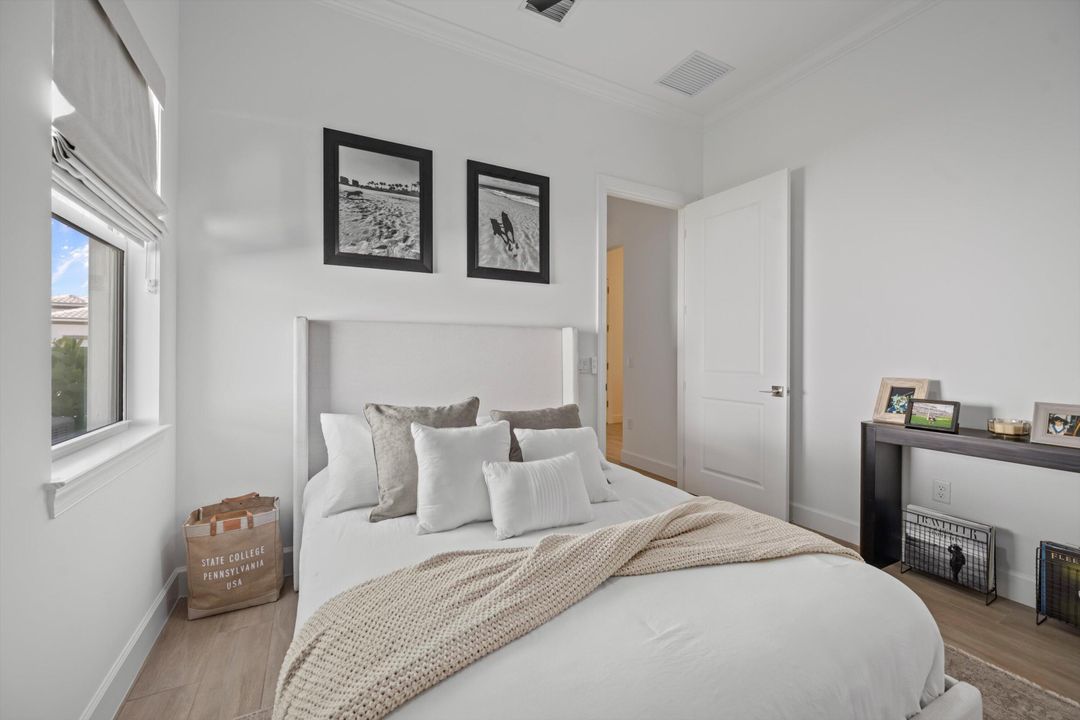 For Sale: $1,300,000 (3 beds, 2 baths, 2099 Square Feet)