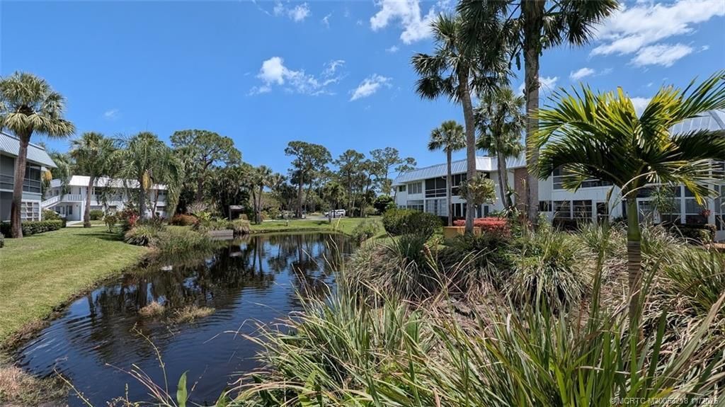 For Sale: $94,900 (1 beds, 1 baths, 696 Square Feet)