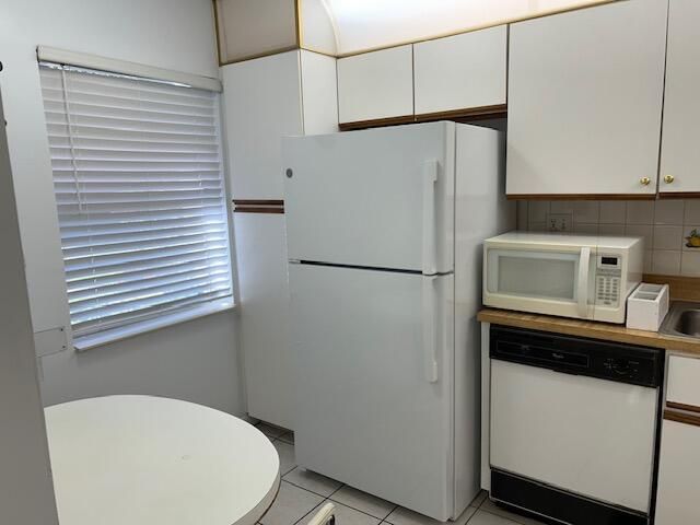 На продажу: $174,900 (2 спален, 2 ванн, 1009 Квадратных фут)