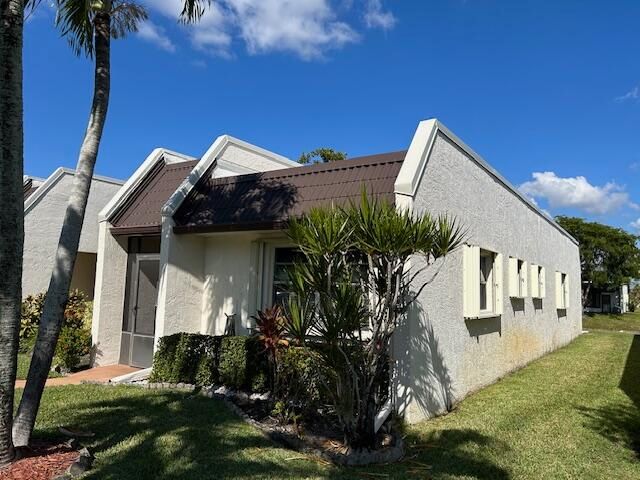 На продажу: $174,900 (2 спален, 2 ванн, 1009 Квадратных фут)