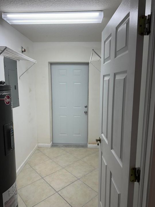 Activo con contrato: $2,950 (3 camas, 2 baños, 1196 Pies cuadrados)