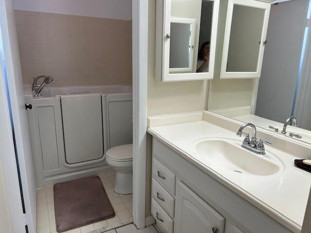 На продажу: $174,900 (2 спален, 2 ванн, 1009 Квадратных фут)