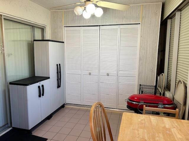 На продажу: $174,900 (2 спален, 2 ванн, 1009 Квадратных фут)