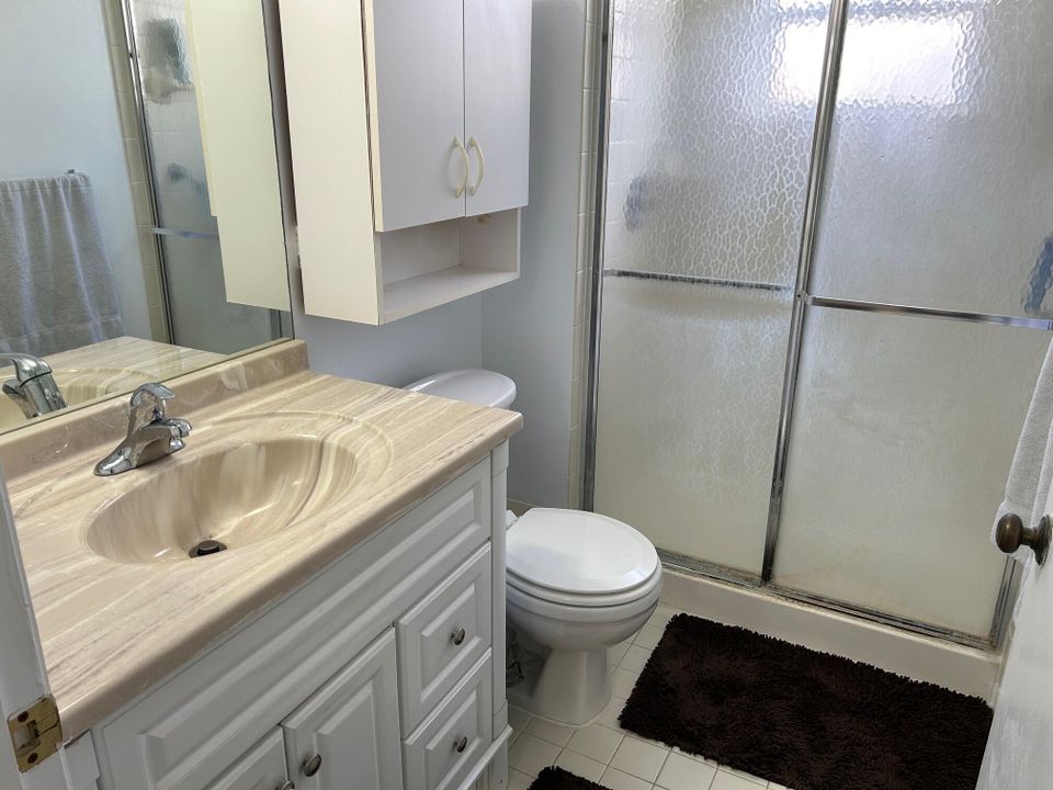 На продажу: $174,900 (2 спален, 2 ванн, 1009 Квадратных фут)