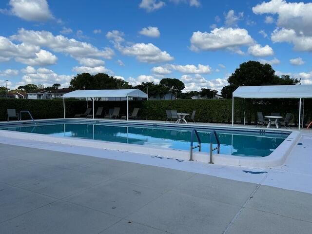 На продажу: $174,900 (2 спален, 2 ванн, 1009 Квадратных фут)