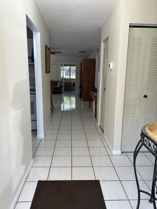 На продажу: $174,900 (2 спален, 2 ванн, 1009 Квадратных фут)