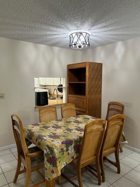 На продажу: $174,900 (2 спален, 2 ванн, 1009 Квадратных фут)