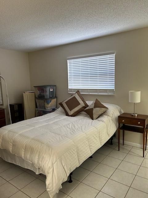 На продажу: $174,900 (2 спален, 2 ванн, 1009 Квадратных фут)