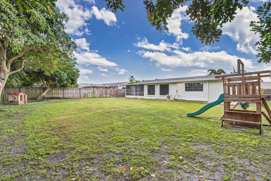 For Sale: $695,000 (3 beds, 2 baths, 1601 Square Feet)