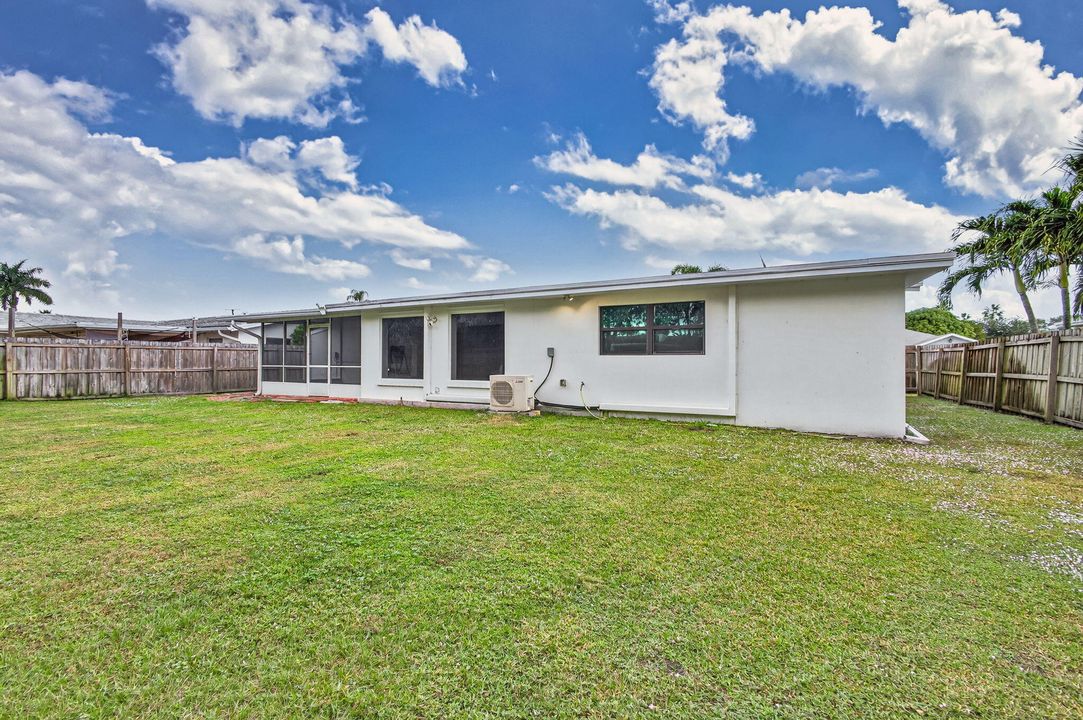 For Sale: $695,000 (3 beds, 2 baths, 1601 Square Feet)
