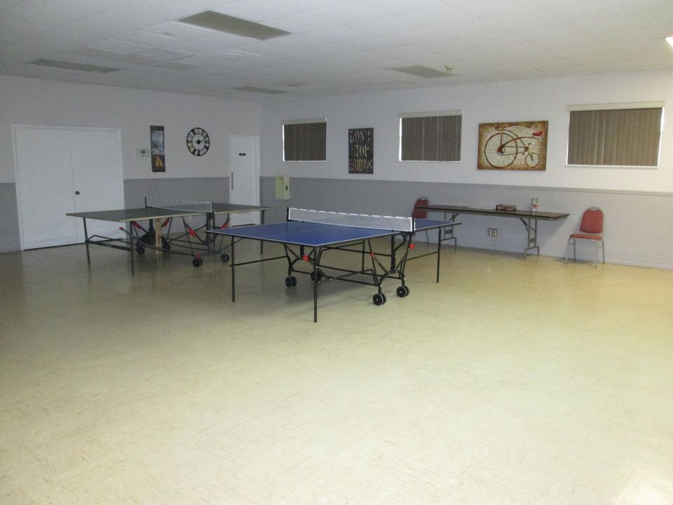 На продажу: $174,900 (2 спален, 2 ванн, 1009 Квадратных фут)