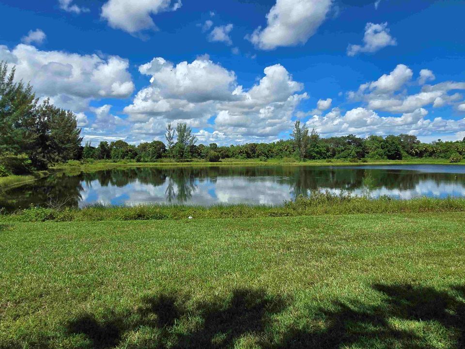 Под контрактом: $220,000 (3 спален, 2 ванн, 999 Квадратных фут)