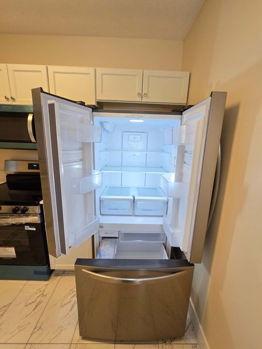 Под контрактом: $220,000 (3 спален, 2 ванн, 999 Квадратных фут)