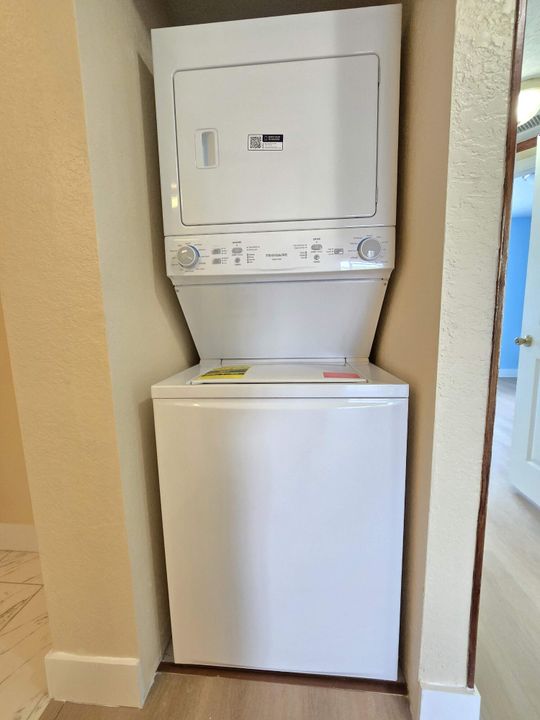 Под контрактом: $220,000 (3 спален, 2 ванн, 999 Квадратных фут)