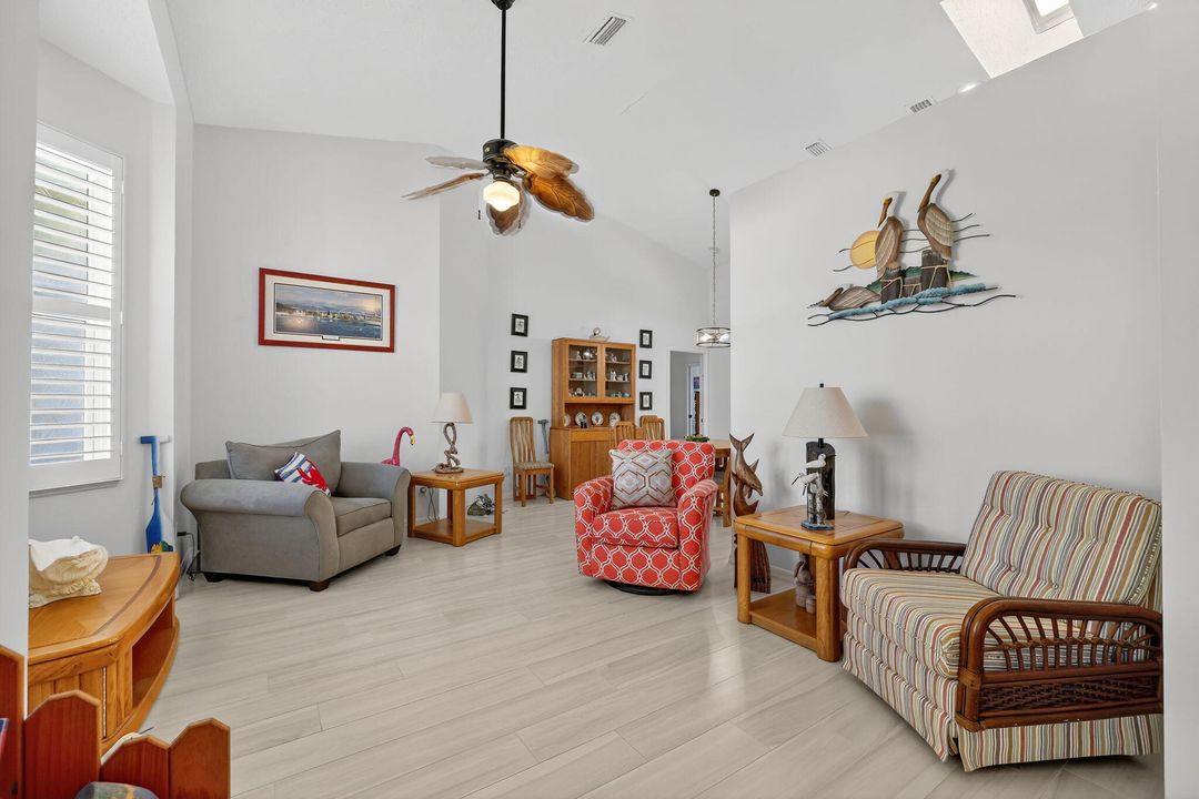 На продажу: $524,900 (3 спален, 2 ванн, 1993 Квадратных фут)