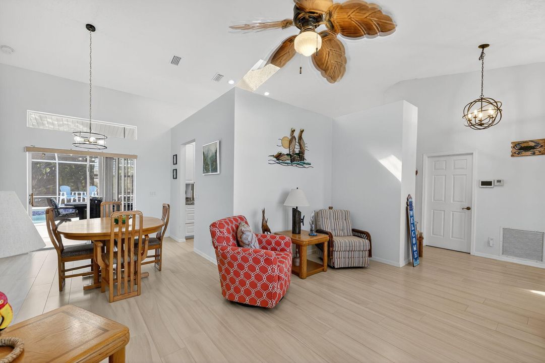 На продажу: $524,900 (3 спален, 2 ванн, 1993 Квадратных фут)