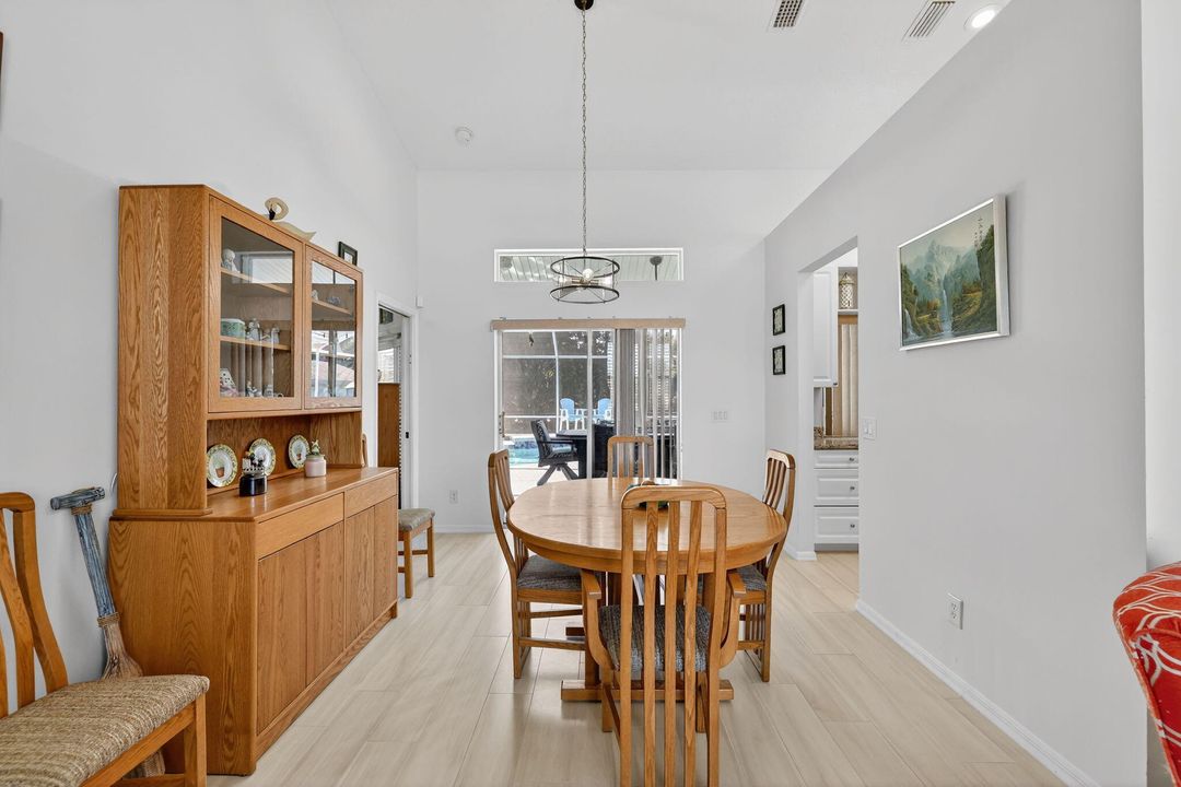 На продажу: $524,900 (3 спален, 2 ванн, 1993 Квадратных фут)