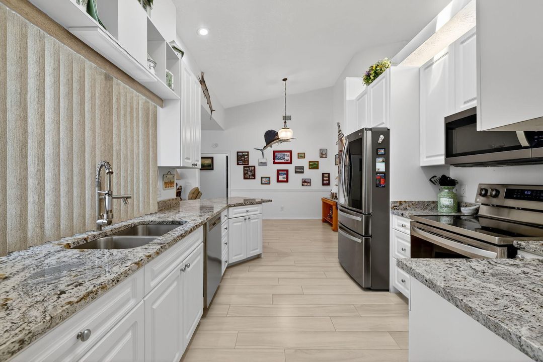 На продажу: $524,900 (3 спален, 2 ванн, 1993 Квадратных фут)