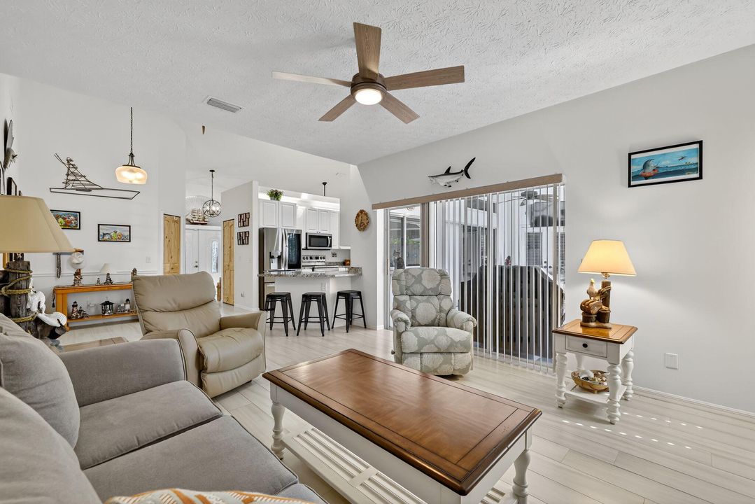 На продажу: $524,900 (3 спален, 2 ванн, 1993 Квадратных фут)