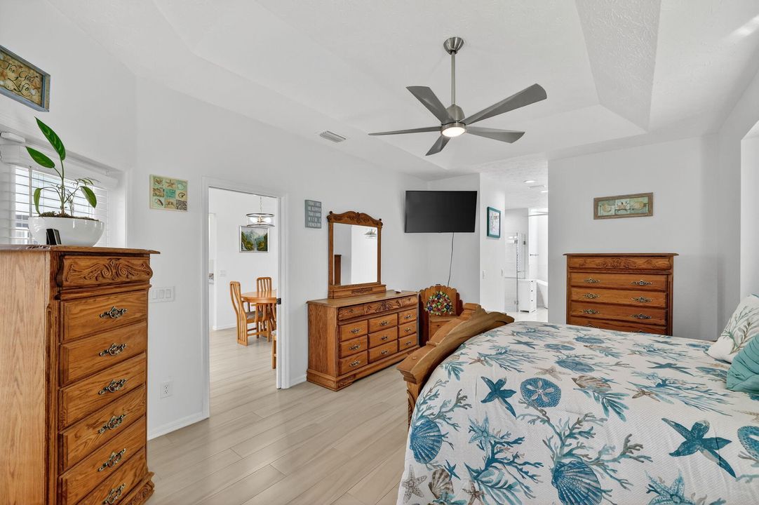 На продажу: $524,900 (3 спален, 2 ванн, 1993 Квадратных фут)