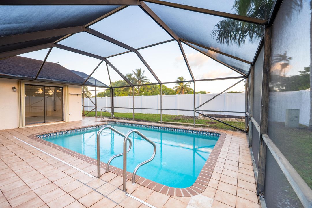 Под контрактом: $3,400 (3 спален, 2 ванн, 1729 Квадратных фут)