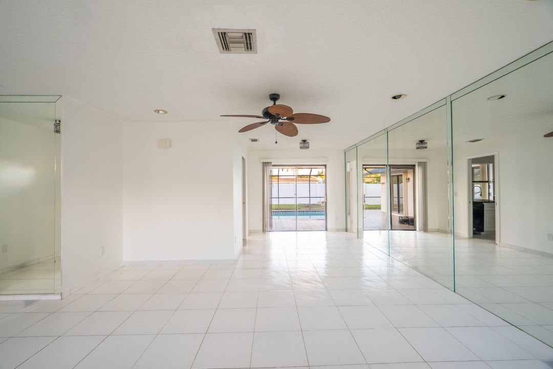 Под контрактом: $3,400 (3 спален, 2 ванн, 1729 Квадратных фут)