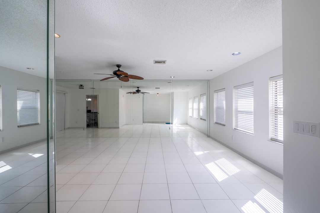 Под контрактом: $3,400 (3 спален, 2 ванн, 1729 Квадратных фут)