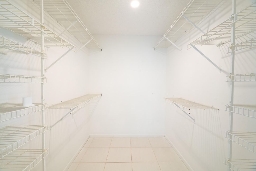 Под контрактом: $3,400 (3 спален, 2 ванн, 1729 Квадратных фут)