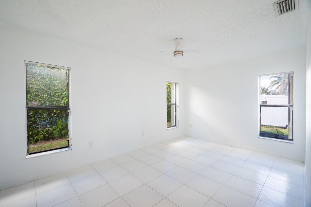 Под контрактом: $3,400 (3 спален, 2 ванн, 1729 Квадратных фут)