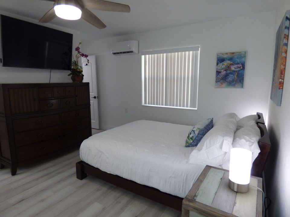 For Rent: $2,000 (1 beds, 1 baths, 319 Square Feet)
