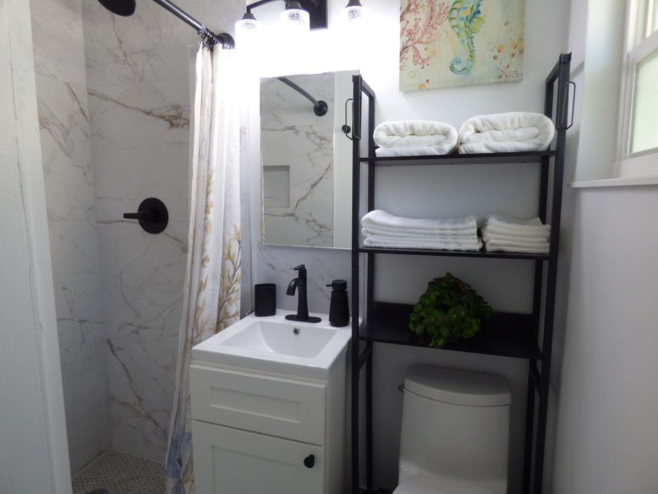 For Rent: $2,000 (1 beds, 1 baths, 319 Square Feet)