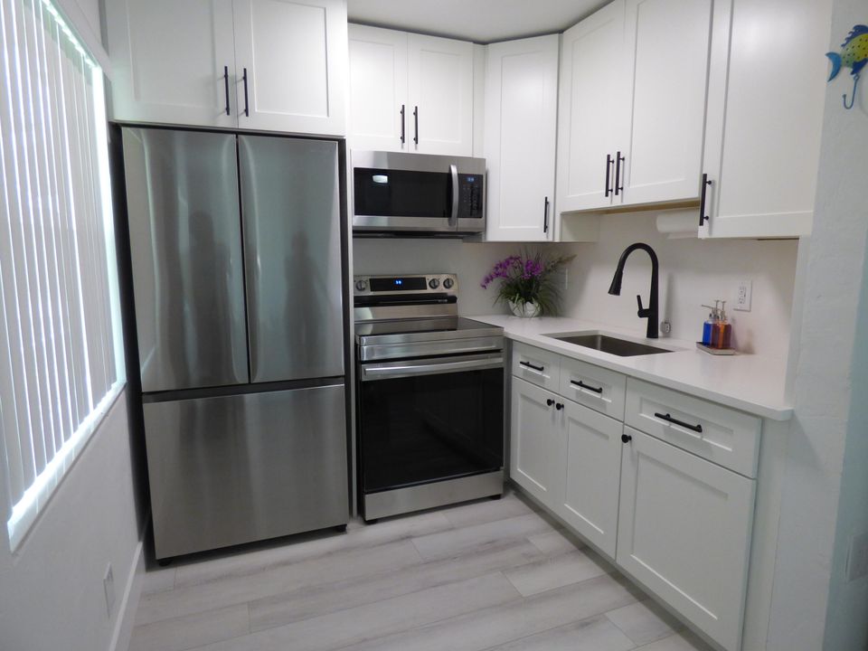 For Rent: $2,000 (1 beds, 1 baths, 319 Square Feet)