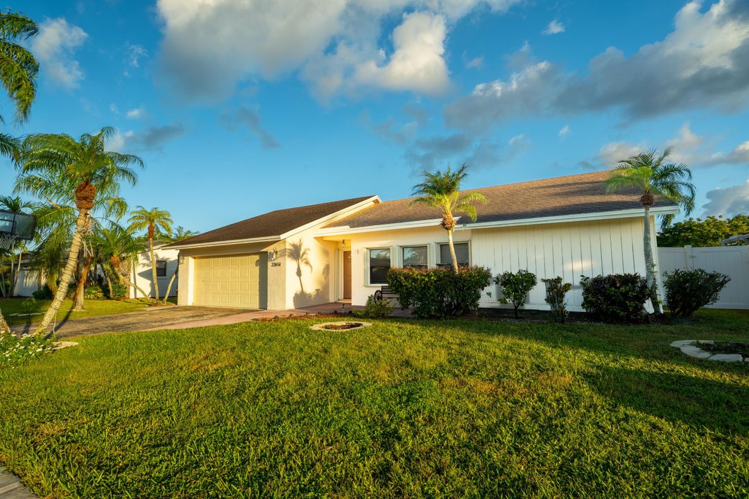 Под контрактом: $3,400 (3 спален, 2 ванн, 1729 Квадратных фут)