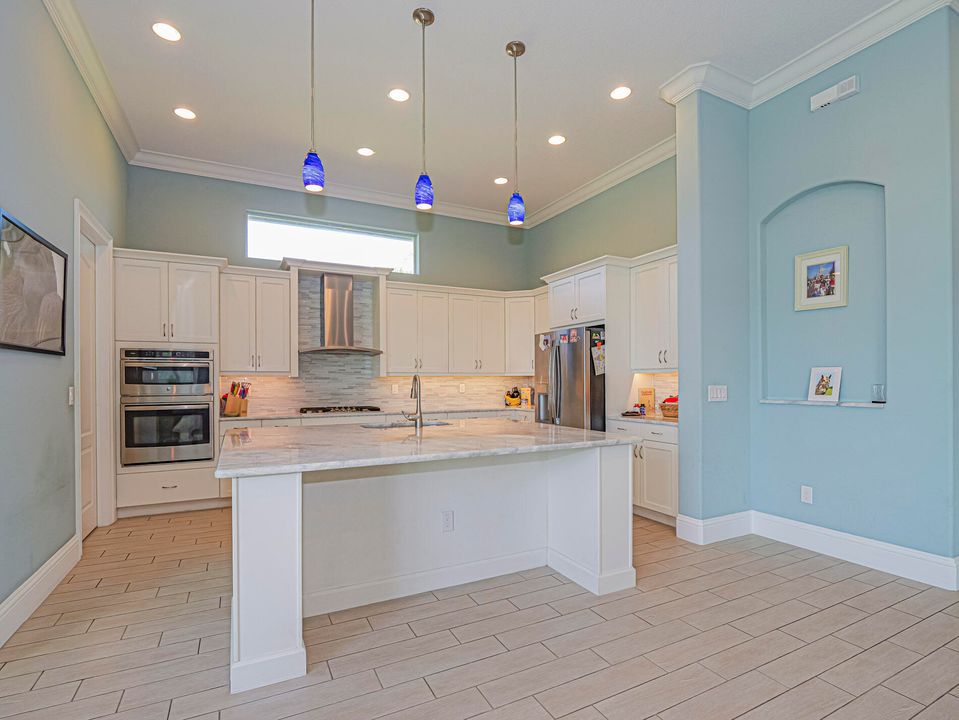 For Sale: $1,050,000 (4 beds, 3 baths, 3498 Square Feet)