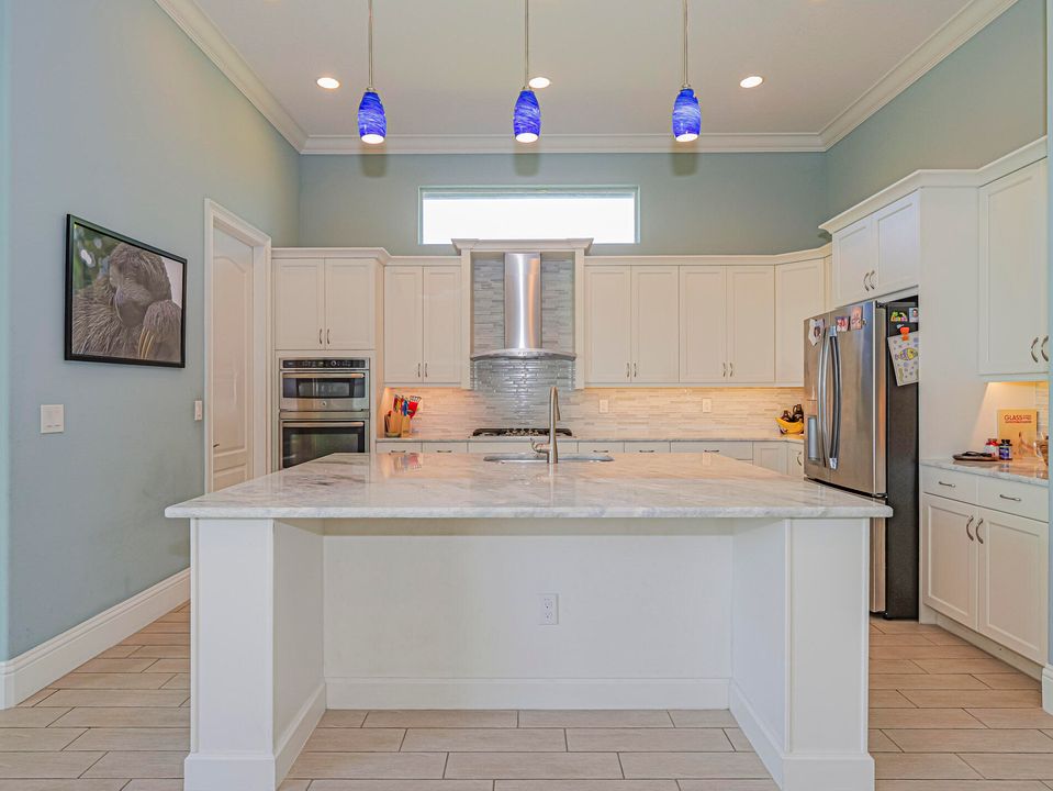 For Sale: $1,050,000 (4 beds, 3 baths, 3498 Square Feet)