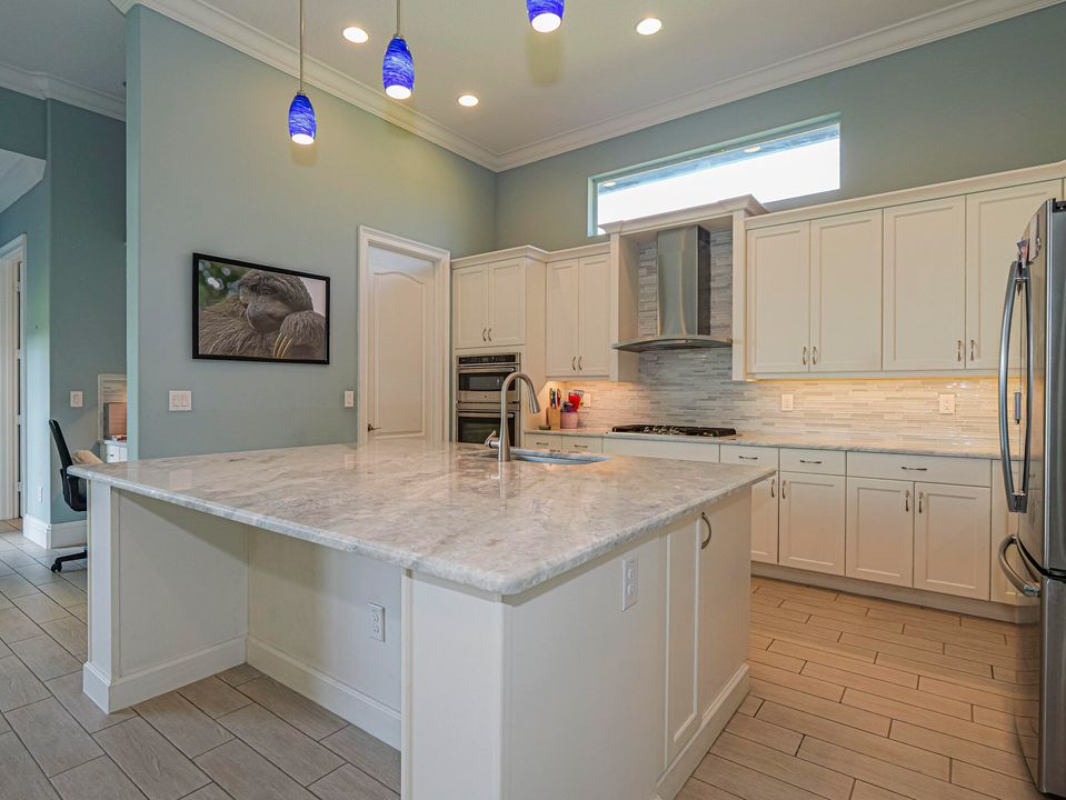 For Sale: $1,050,000 (4 beds, 3 baths, 3498 Square Feet)