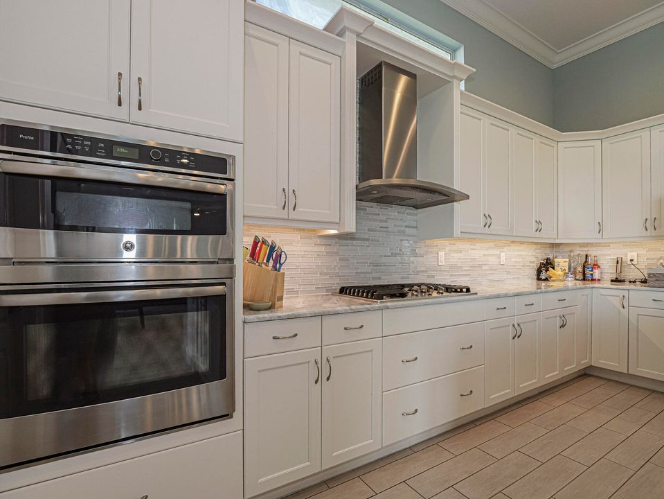 For Sale: $1,050,000 (4 beds, 3 baths, 3498 Square Feet)