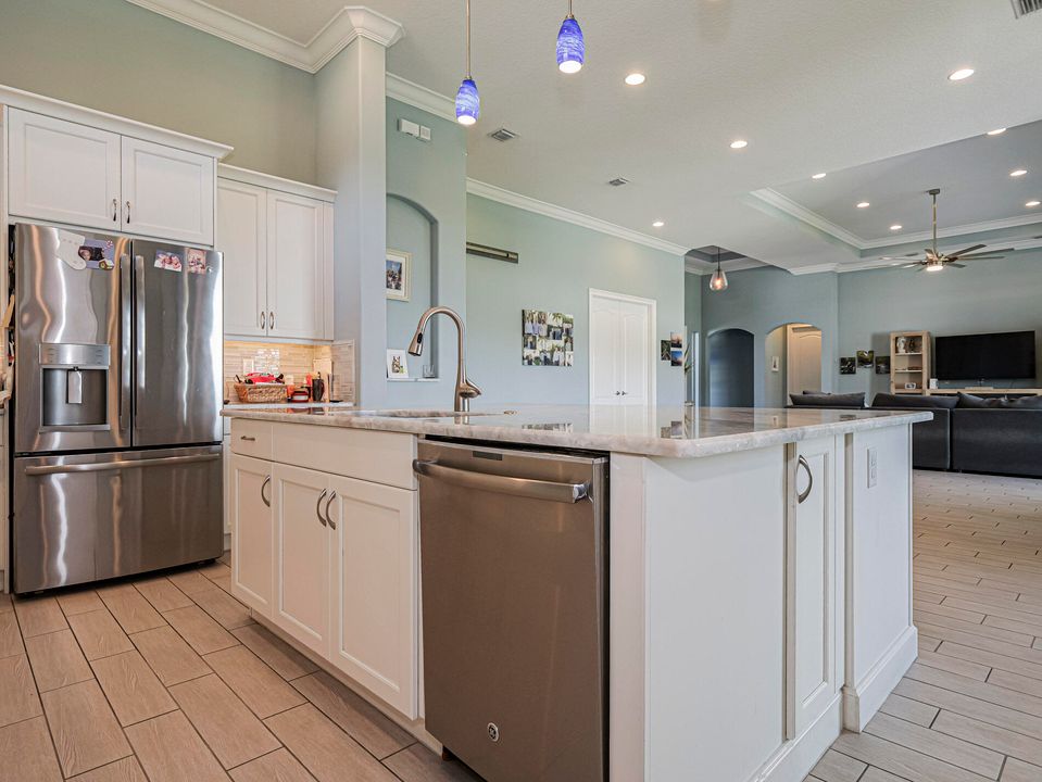 For Sale: $1,050,000 (4 beds, 3 baths, 3498 Square Feet)