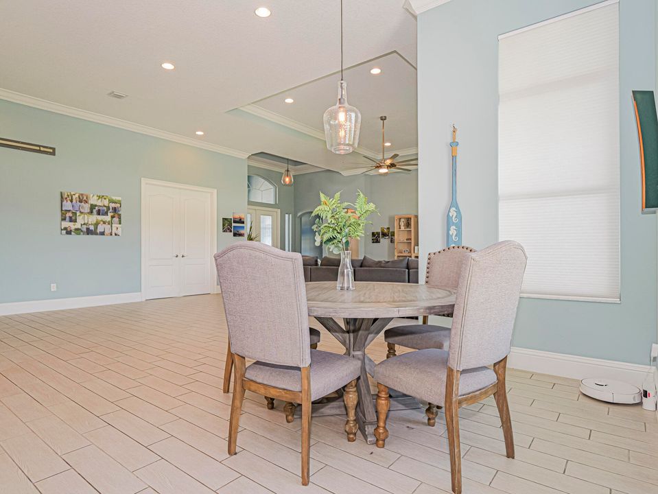 For Sale: $1,050,000 (4 beds, 3 baths, 3498 Square Feet)