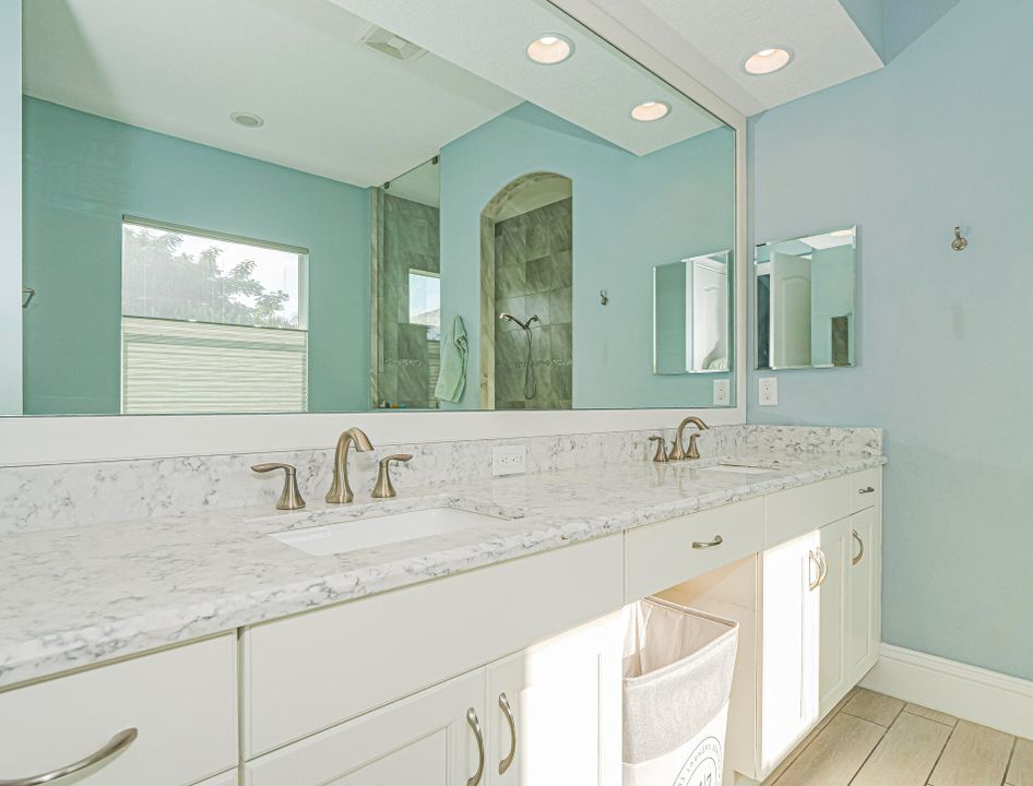 For Sale: $1,050,000 (4 beds, 3 baths, 3498 Square Feet)