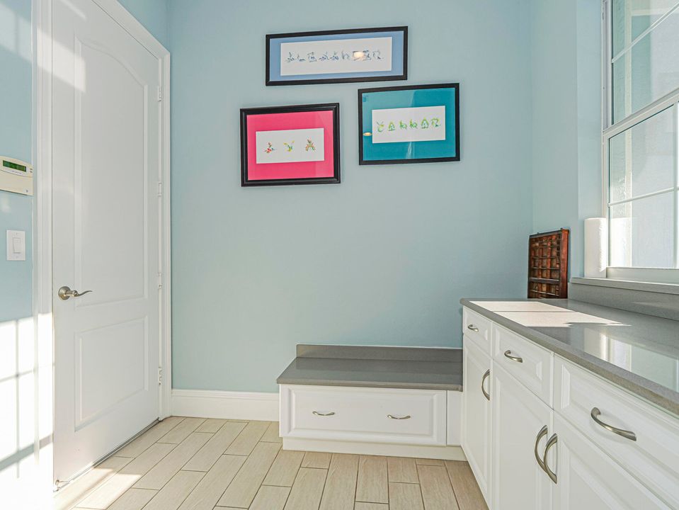 For Sale: $1,050,000 (4 beds, 3 baths, 3498 Square Feet)