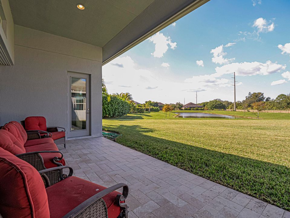 For Sale: $1,050,000 (4 beds, 3 baths, 3498 Square Feet)