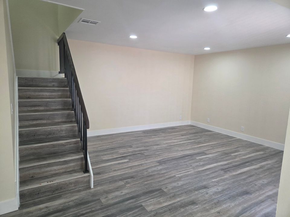 Activo con contrato: $2,350 (3 camas, 2 baños, 1600 Pies cuadrados)