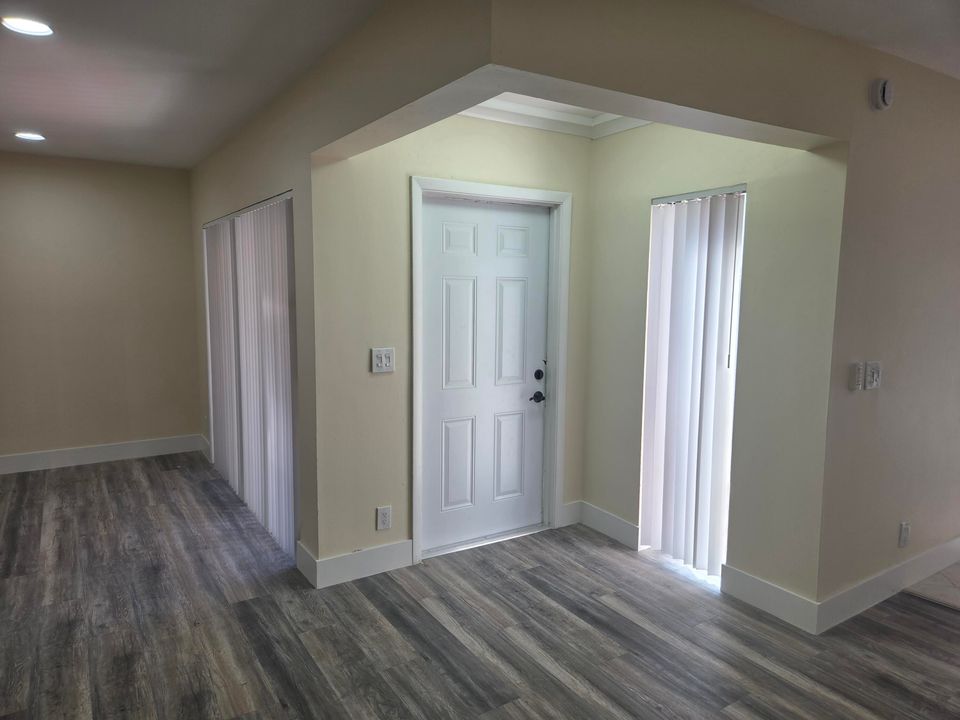 Activo con contrato: $2,350 (3 camas, 2 baños, 1600 Pies cuadrados)