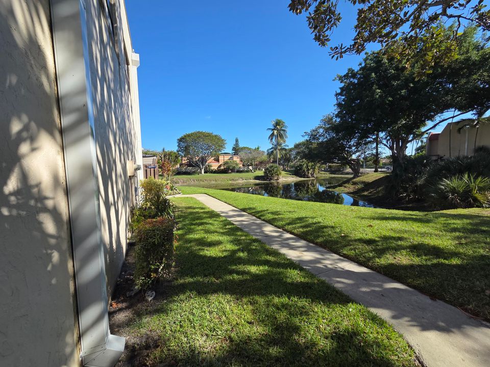 Activo con contrato: $2,350 (3 camas, 2 baños, 1600 Pies cuadrados)