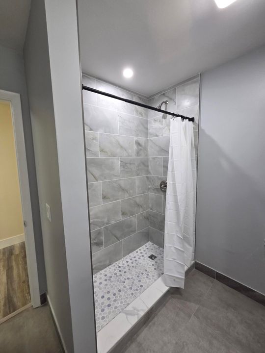 Activo con contrato: $2,350 (3 camas, 2 baños, 1600 Pies cuadrados)