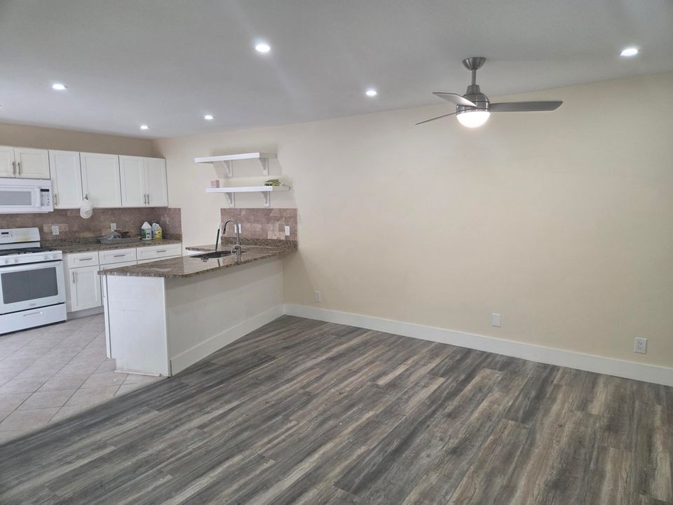 Activo con contrato: $2,350 (3 camas, 2 baños, 1600 Pies cuadrados)