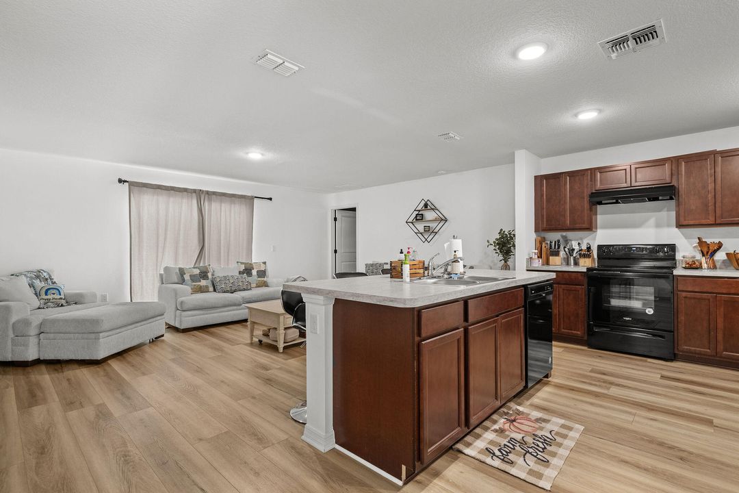 For Sale: $415,000 (4 beds, 2 baths, 1806 Square Feet)