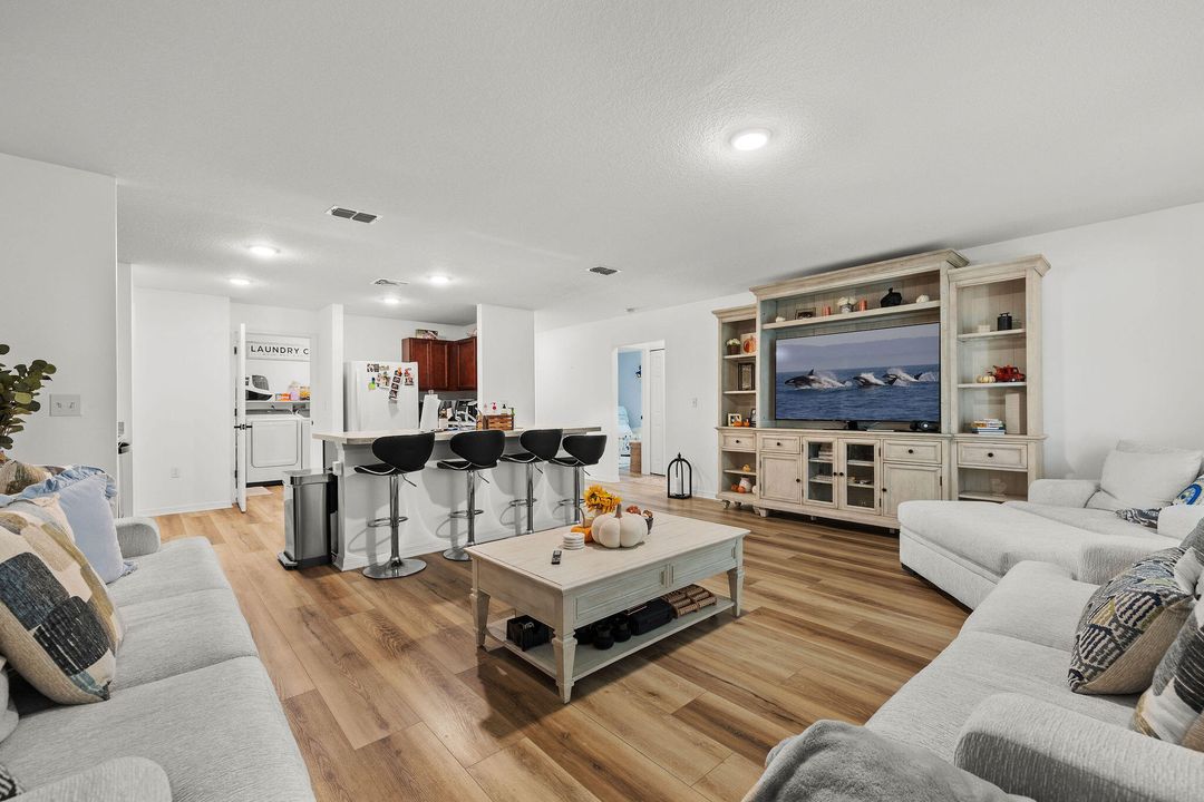 For Sale: $415,000 (4 beds, 2 baths, 1806 Square Feet)