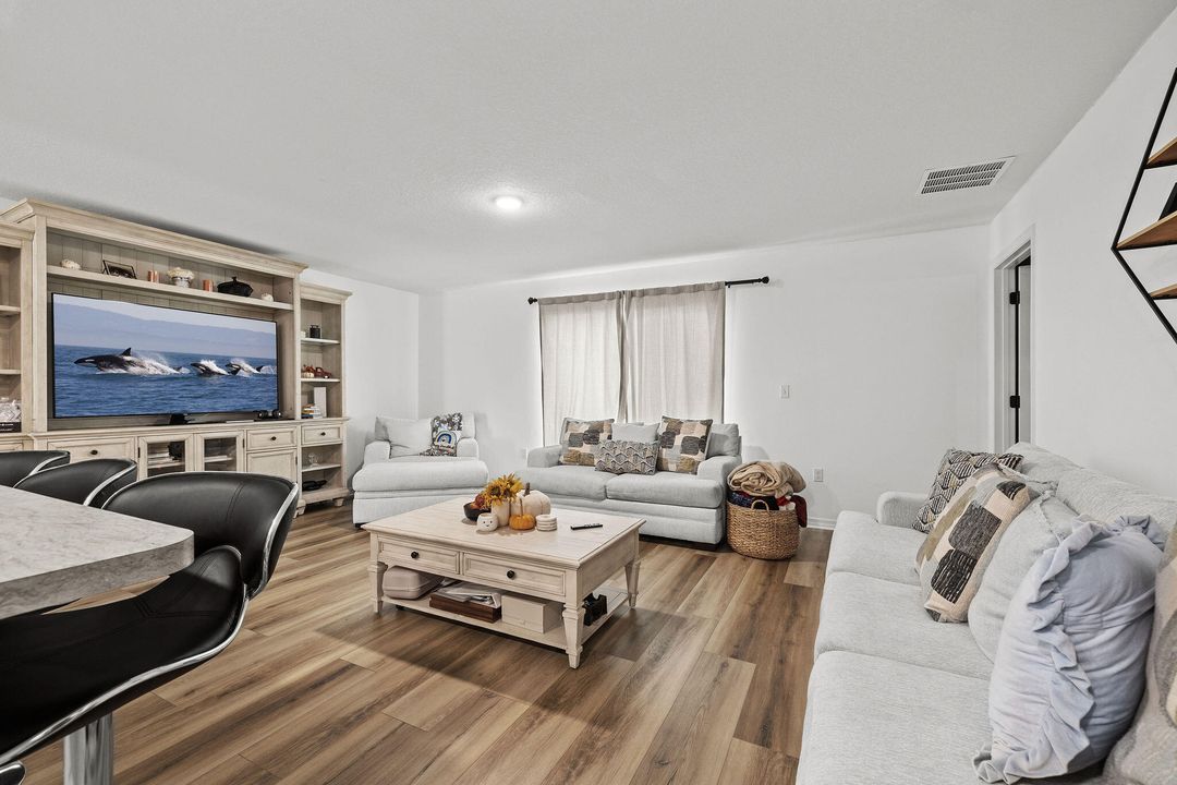 For Sale: $415,000 (4 beds, 2 baths, 1806 Square Feet)